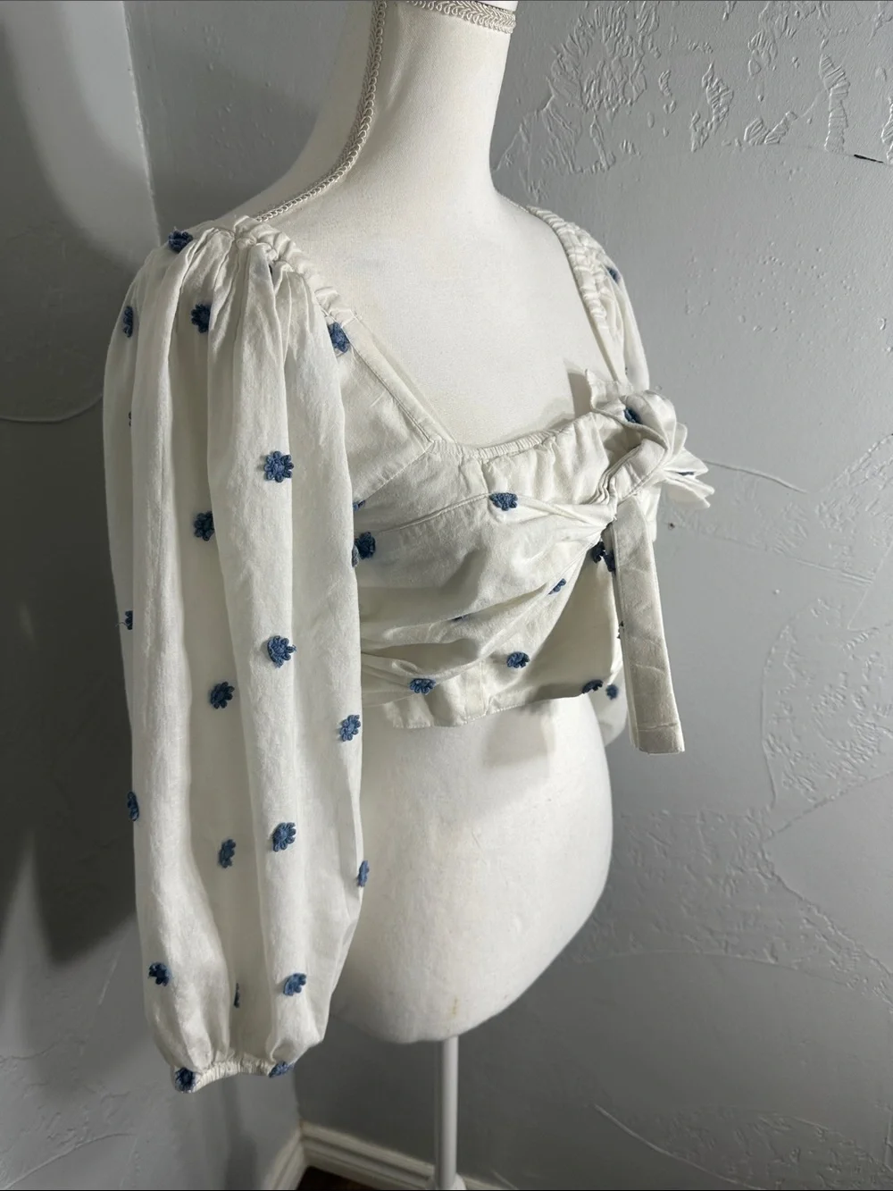 FARM Rio White Puff-Sleeve Crop Top with Blue flowers Print.